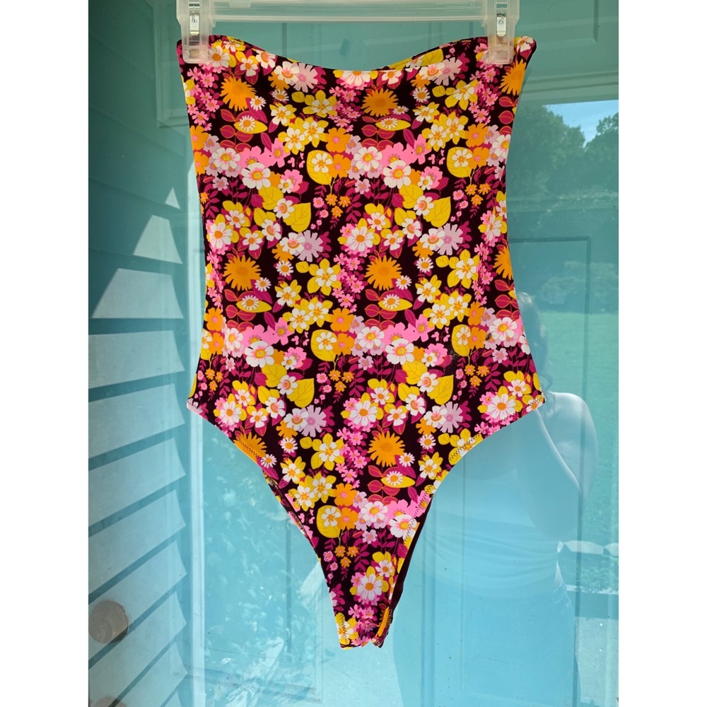 Vibrant strapless one piece Aerie SZ M